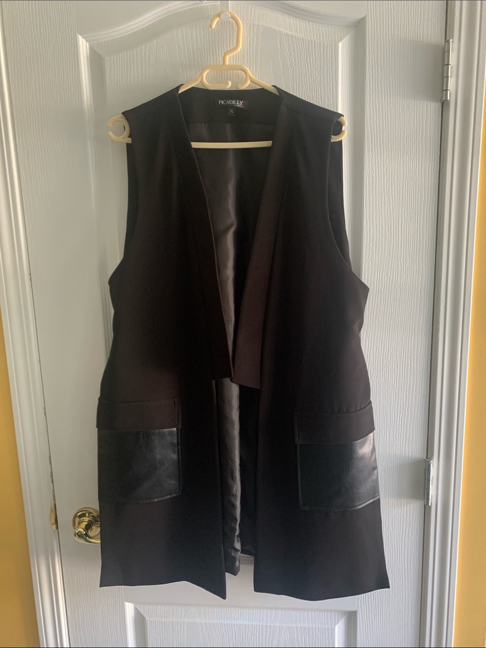 Picadilly Fashion Black Sleeveless Open-Front Vest with Faux Leather Pockets